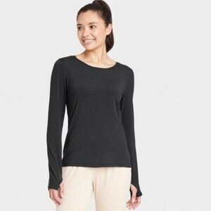 2/$20 • 0312 - Women’s XS Essential Crewneck Long Sleeved Active Shirt